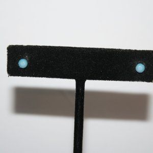 Beautiful NWOT blue gem stud earrings 1/8"